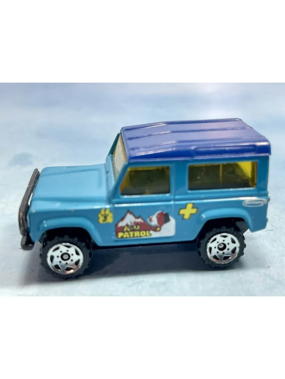 1983-1990 LAND ROVER 90 1/64 SCALE LIMITED COLLECTIBLE DIORAMA DIECAST MODEL CAR